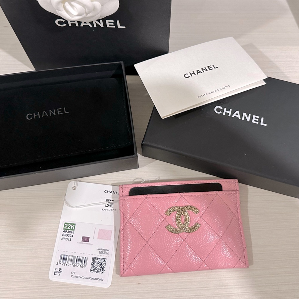 SOLD*** Caviar Leather Light Pink Chanel Card Case 100% Authentic NWT